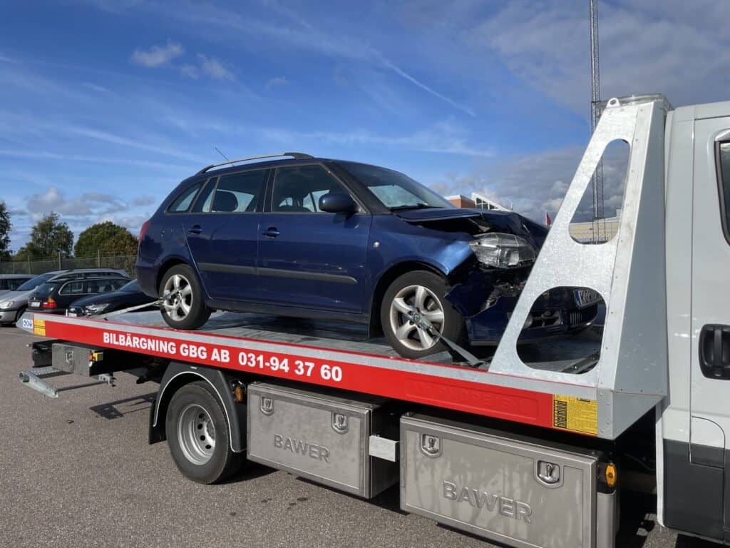 Skrotbil i Göteborg återvinns där material tas tillvara och ägaren får ersättning samtidigt som miljön skyddas.