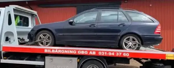 Bilägare jämför flera bud på skrotbil och analyserar villkor för att få bättre slutbetalning.
