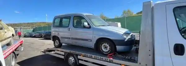 Äldre bil i Stenungsund som jämförs mellan privat försäljning och bilskrot med återvinning.